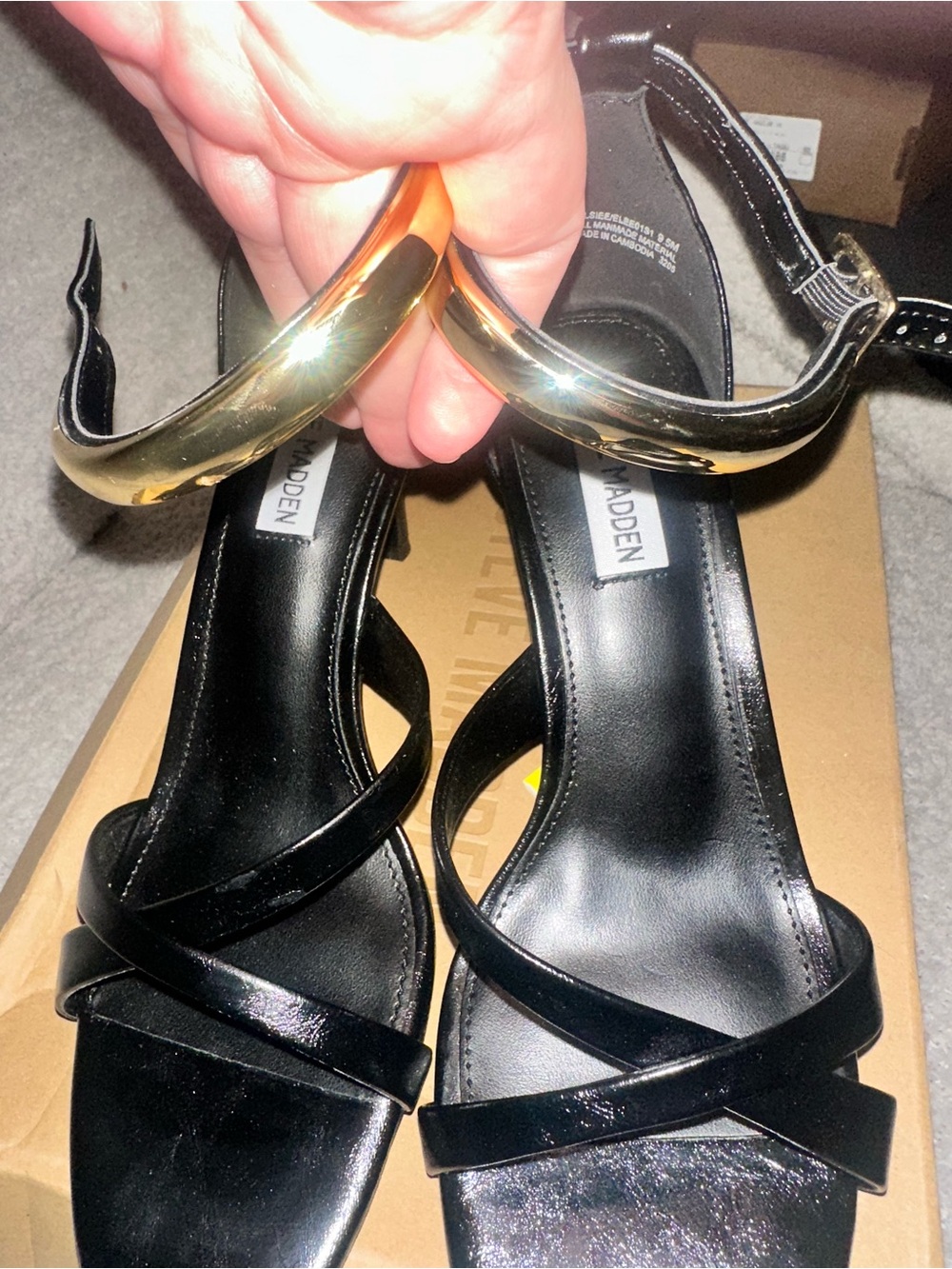 NIB Steve Madden Elsiee Black & Gold Sandals Size 9.5 - Picture 10 of 13